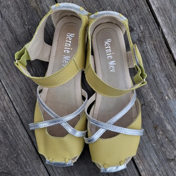 Bernie Mev yellow silver leather shoes size 8 - Picture 4 of 9